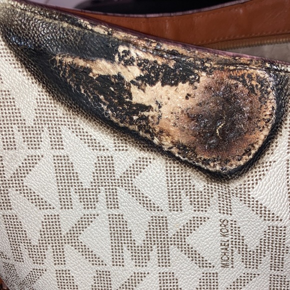 Michael Kors authentic bag adorned with classic logo Gold studs and purse charm - Picture 7 of 13